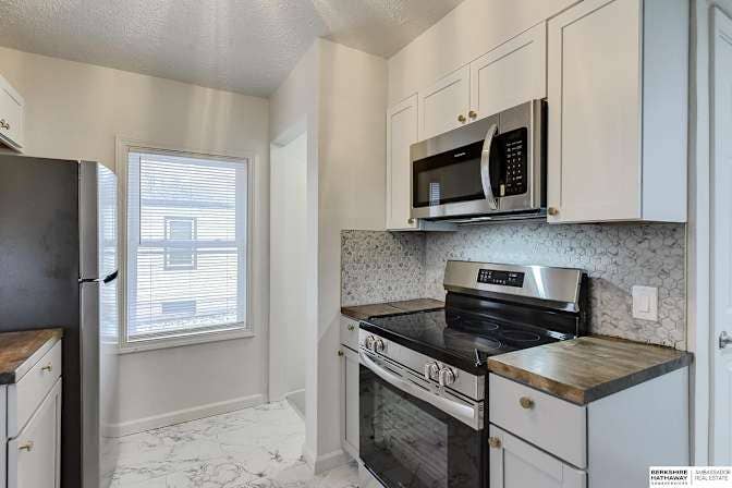 1 full bedroom and living room