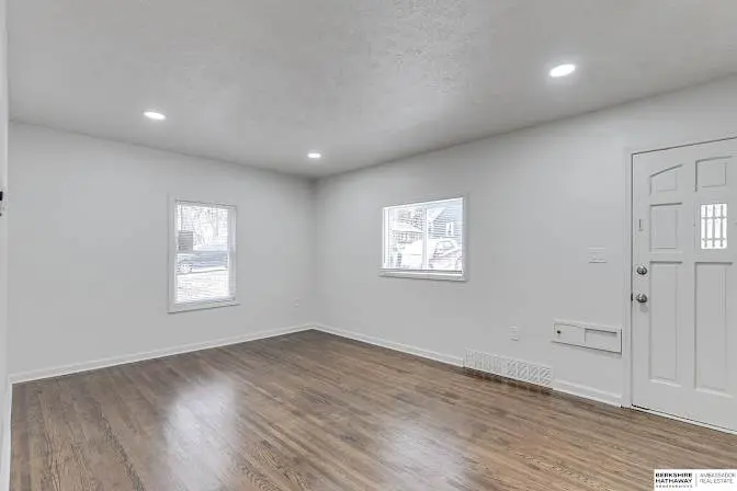 1 full bedroom and living room