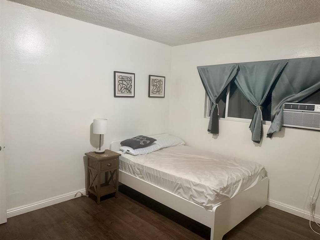 1 Room Available Near USC