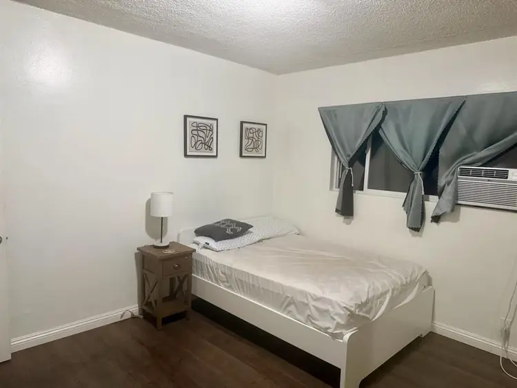1 Room Available Near USC