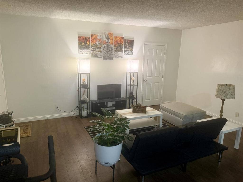1 Room Available Near USC