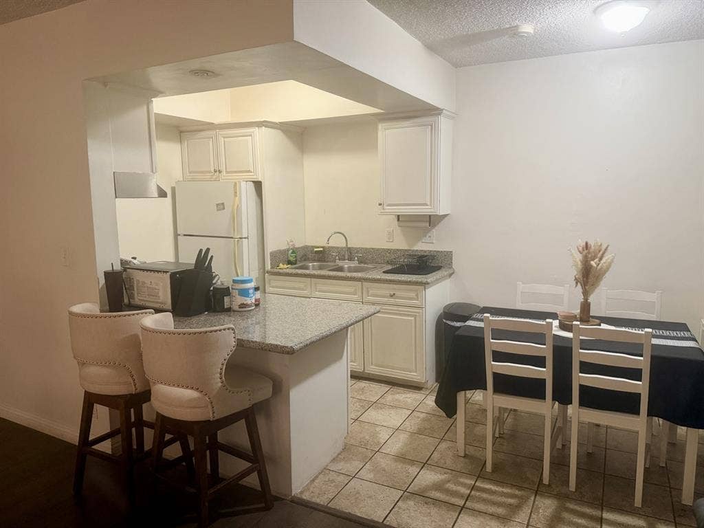 1 Room Available Near USC