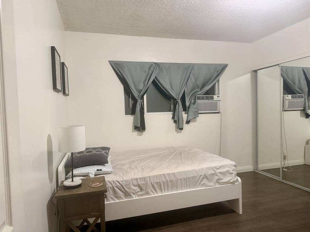 1 Room Available Near USC