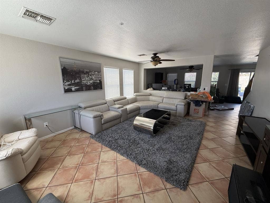 North Scottsdale Roome Available