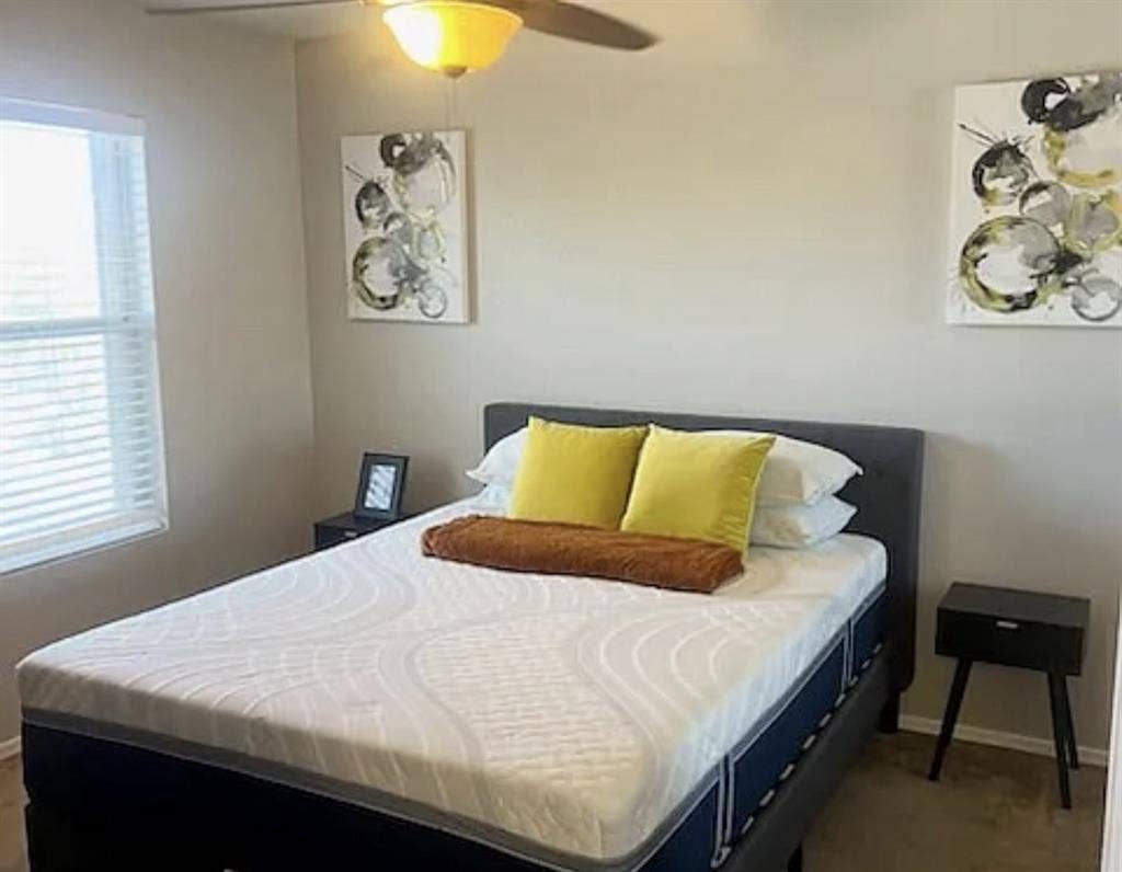 North Scottsdale Roome Available