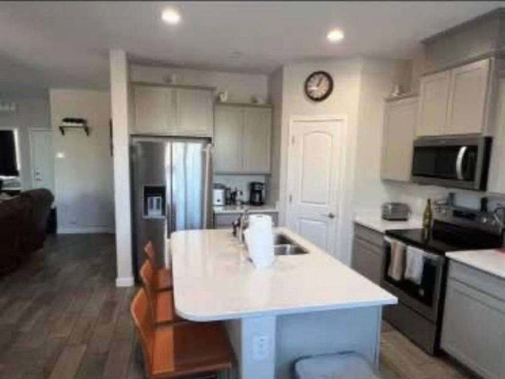 Clean Quiet Townhouse