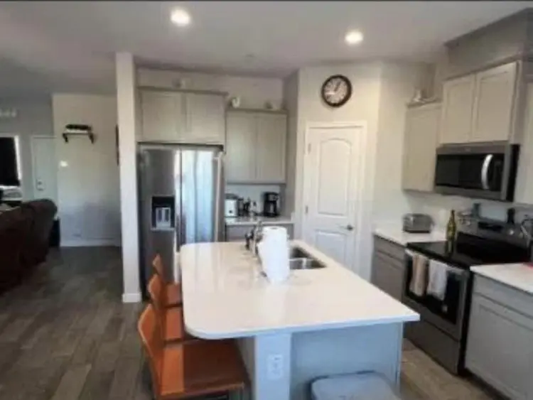 Clean Quiet Townhouse