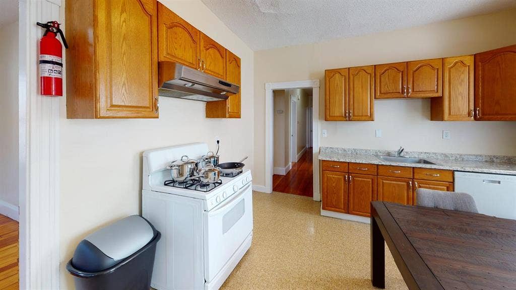 1 BR in Boston