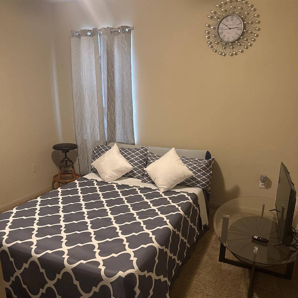 Need a roommate come to my home