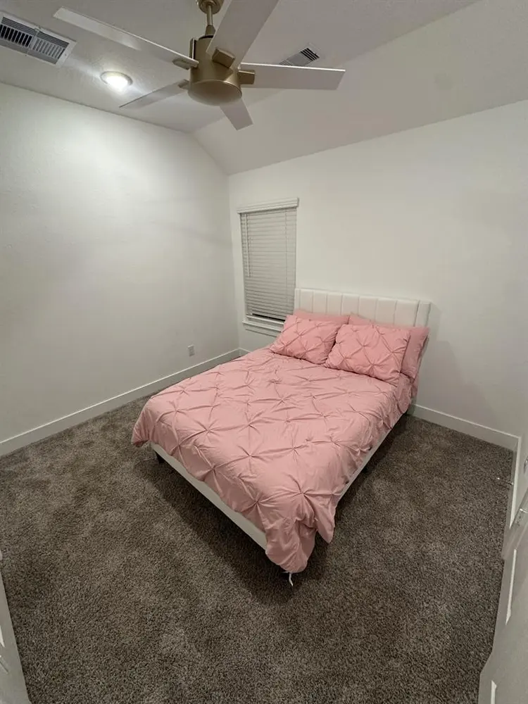 Room For Rent - Girls Only Home