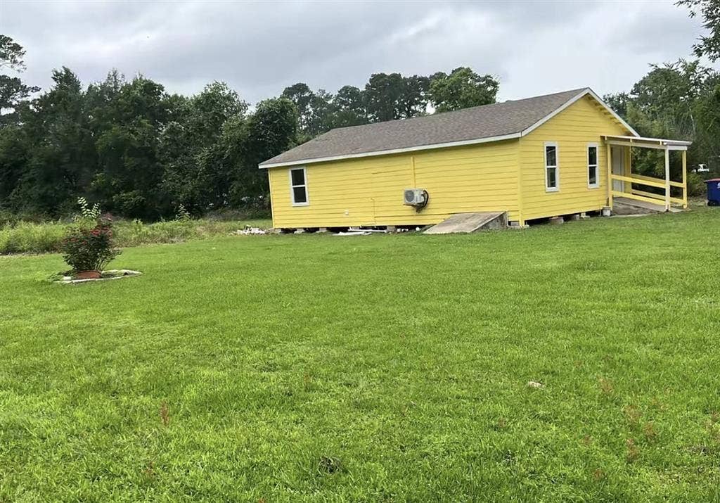 3 bedroom 1 bath house for rent