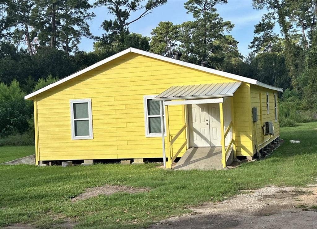 3 bedroom 1 bath house for rent