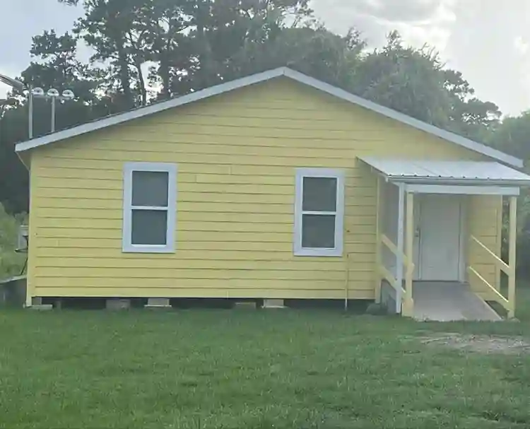 3 bedroom 1 bath house for rent