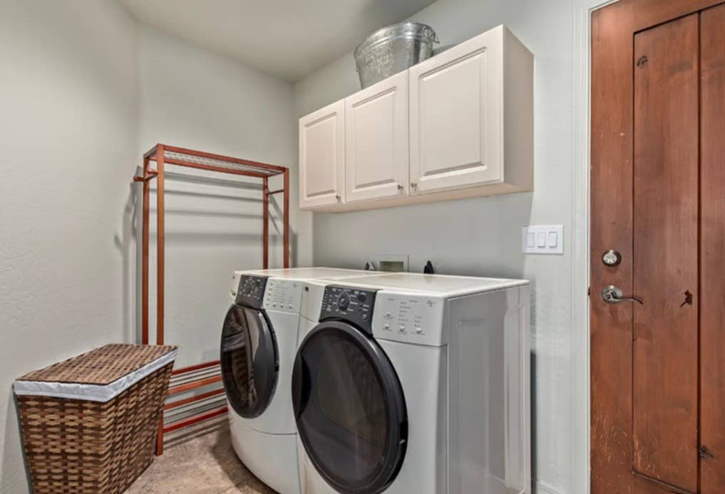 Fully Furnished 3bed 2BA Home