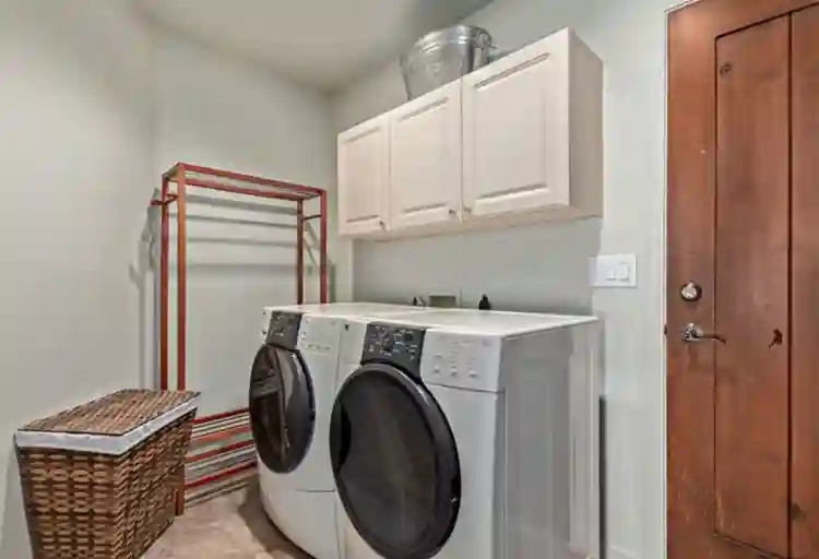 Fully Furnished 3bed 2BA Home