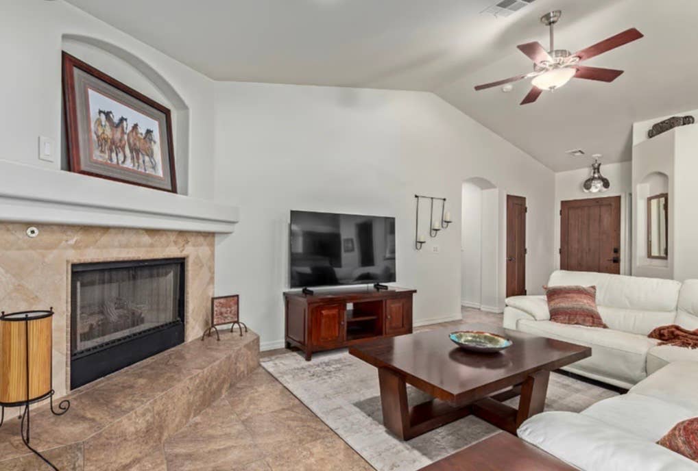 Fully Furnished 3bed 2BA Home