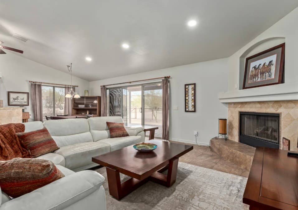 Fully Furnished 3bed 2BA Home