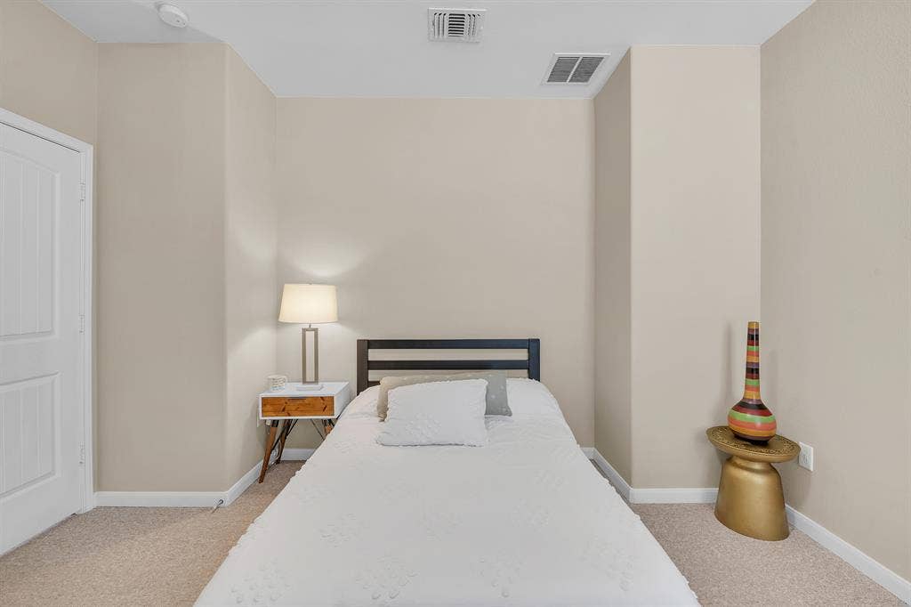 3 BR in Lakeway