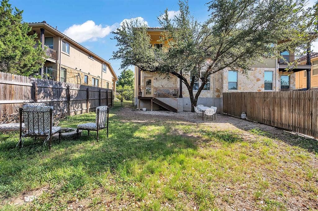 3 BR in Lakeway