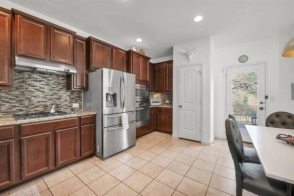 3 BR in Lakeway