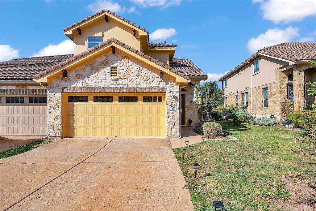 3 BR in Lakeway