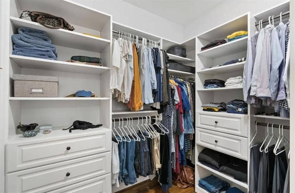 Room in comfortable Edgewood home