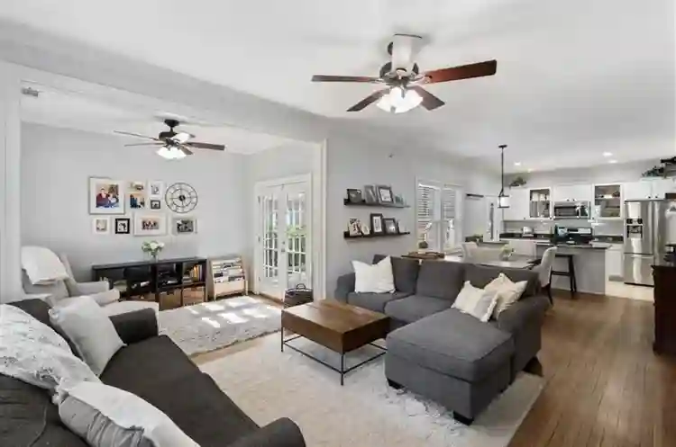 Room in comfortable Edgewood home