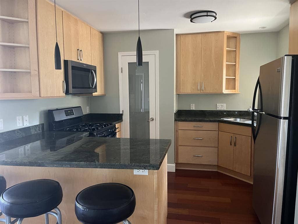 🏡 Private Room for Rent