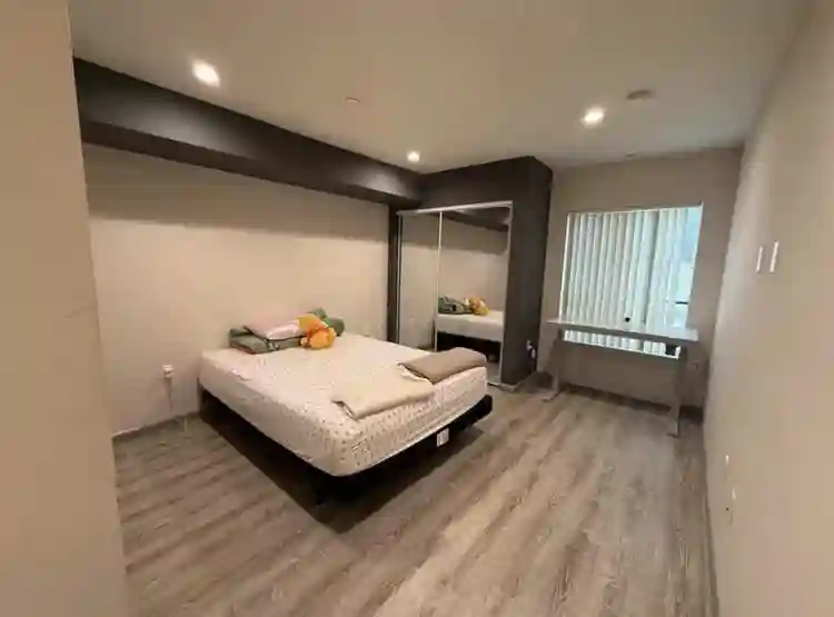 Private Bed & Bath- Valley Glen