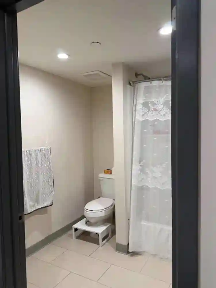 Private Bed & Bath- Valley Glen
