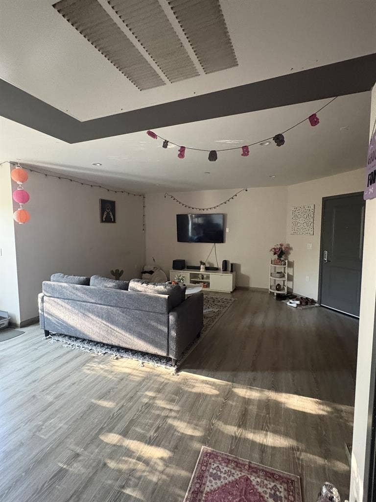 Private Bed & Bath- Valley Glen