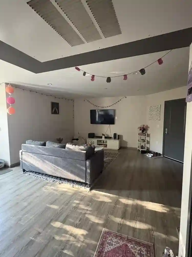 Private Bed & Bath- Valley Glen