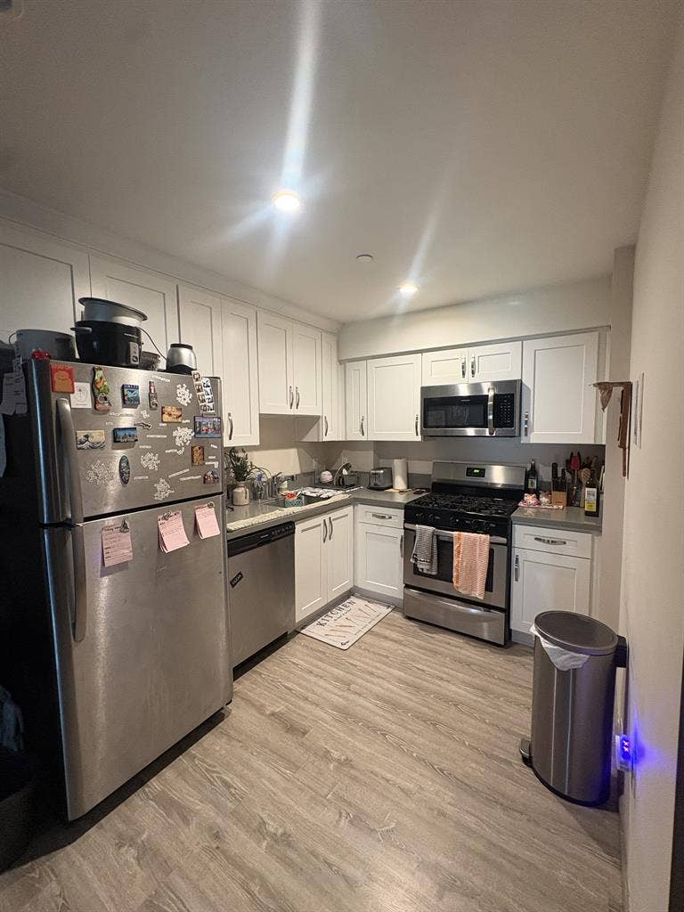 Private Bed & Bath- Valley Glen