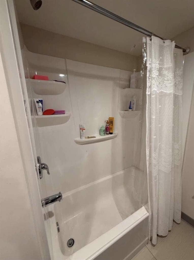 Private Bed & Bath- Valley Glen