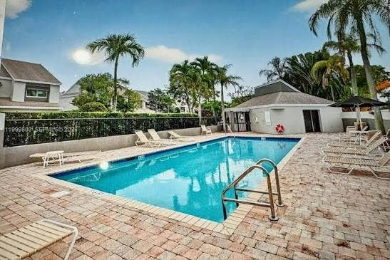 Nice 1 Bedroom in Boca Townhouse