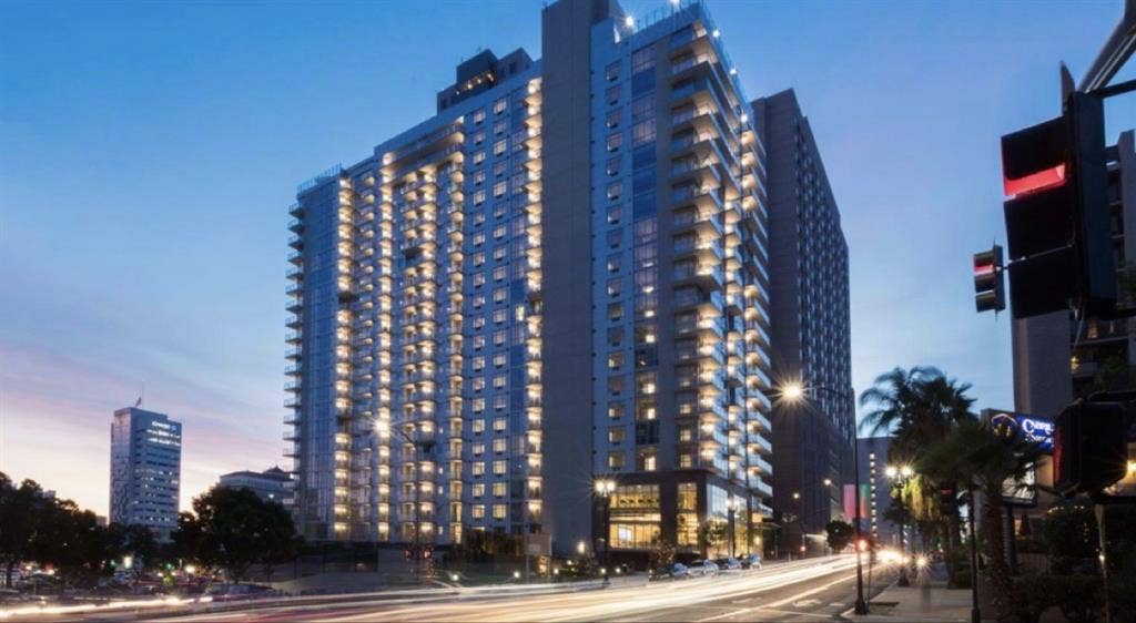 Roommate Wanted - Luxury Apartment