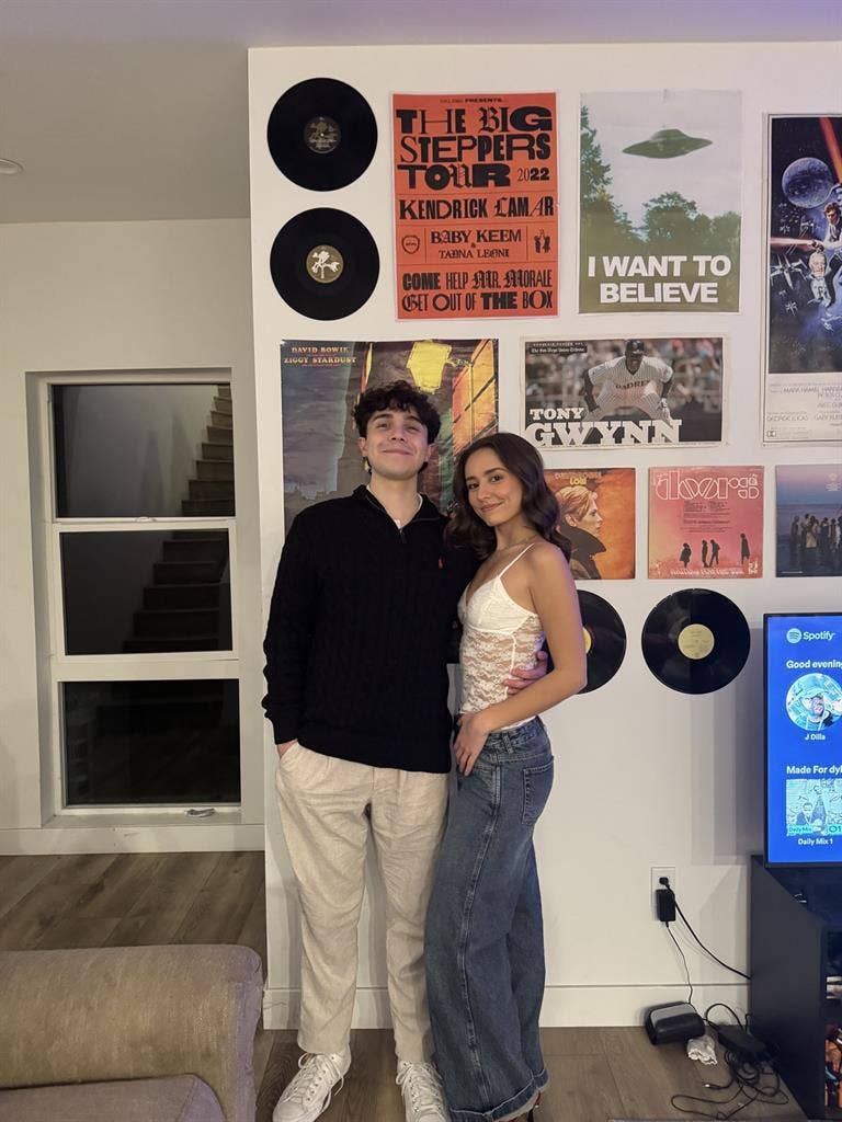 Roommate Wanted - Luxury Apartment