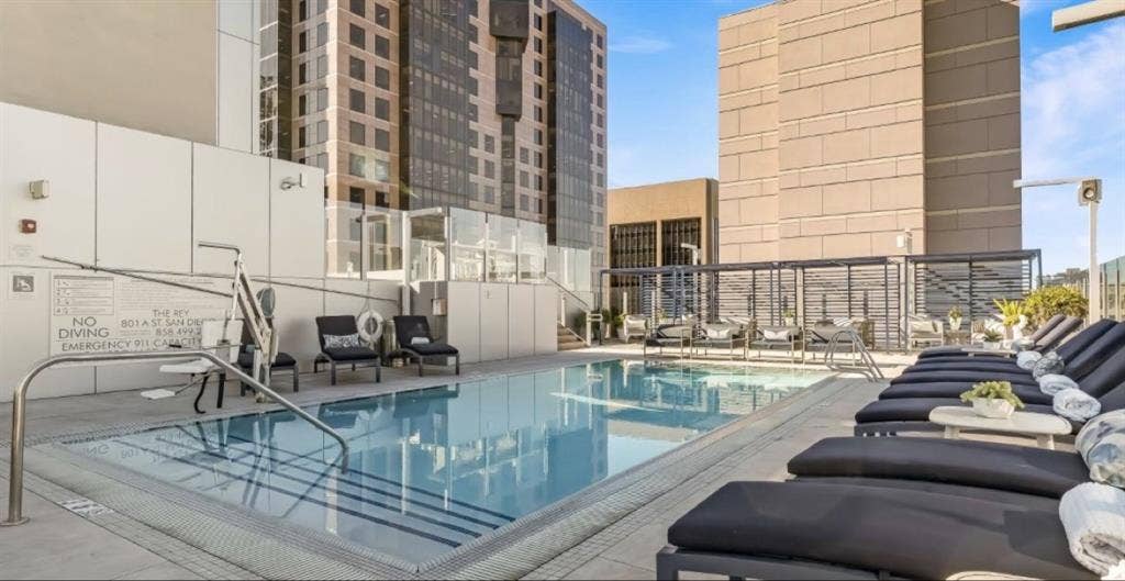 Roommate Wanted - Luxury Apartment