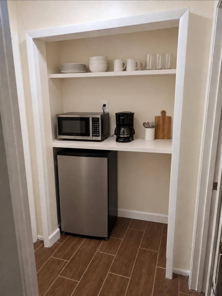 E BOCA RATON, SMALL STUDIO M ONLY