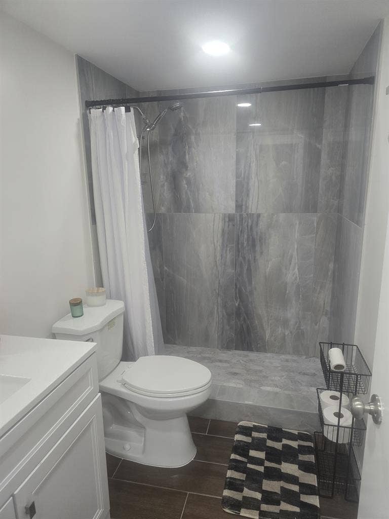 E BOCA RATON, SMALL STUDIO M ONLY