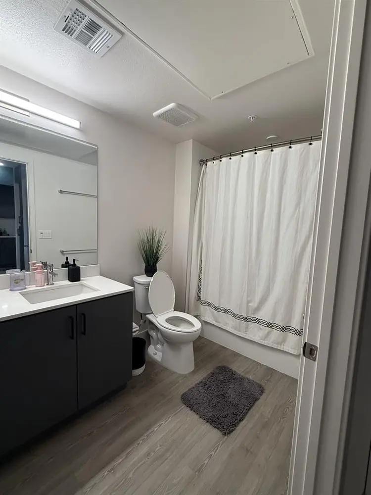 DOWNTOWN LA ROOM - FEMALE ONLY