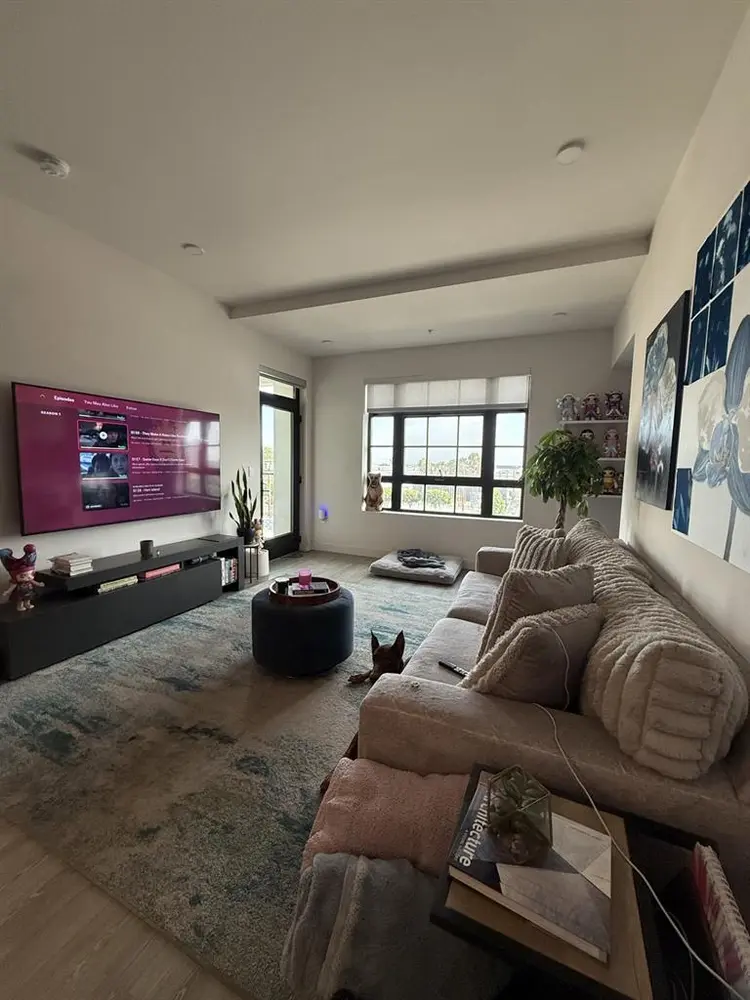 DOWNTOWN LA ROOM - FEMALE ONLY