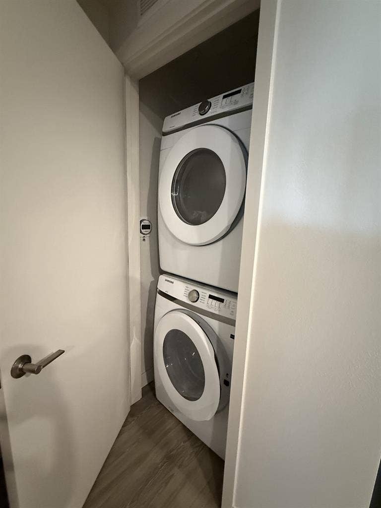 DOWNTOWN LA ROOM - FEMALE ONLY