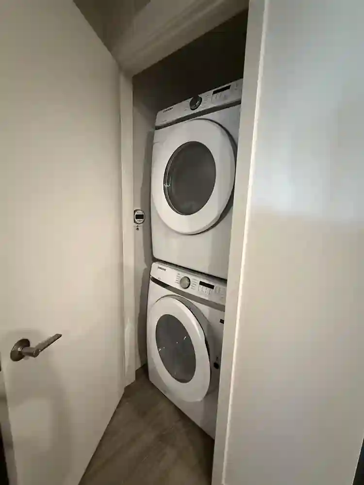 DOWNTOWN LA ROOM - FEMALE ONLY