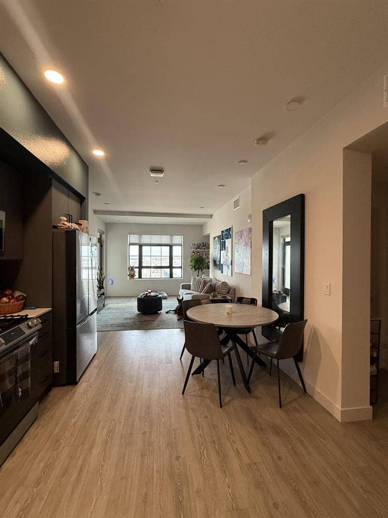 DOWNTOWN LA ROOM - FEMALE ONLY