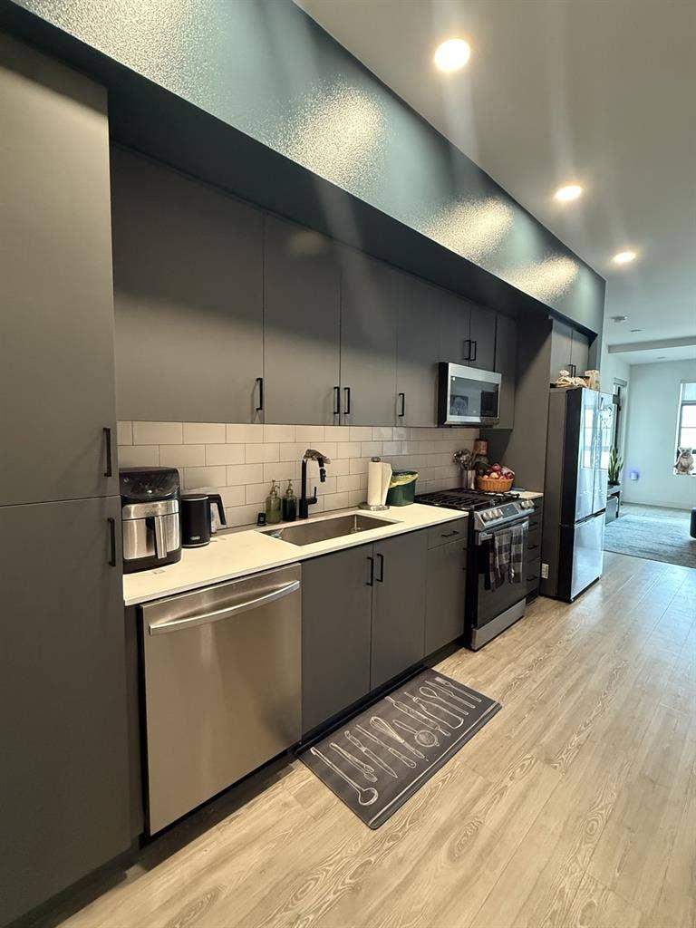 DOWNTOWN LA ROOM - FEMALE ONLY