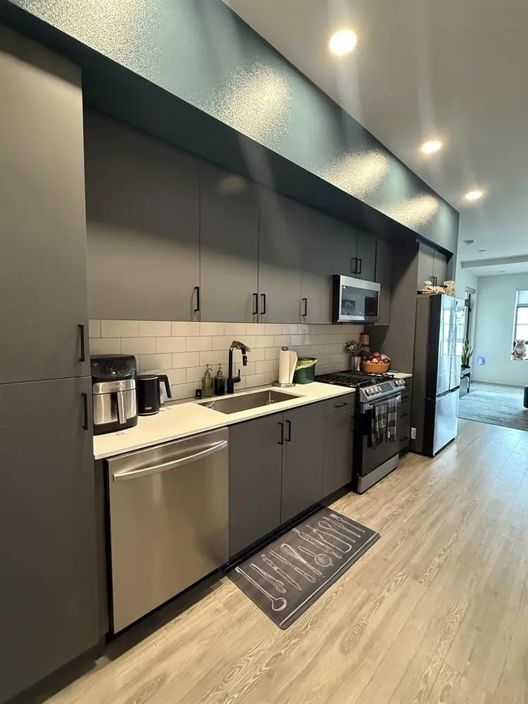 DOWNTOWN LA ROOM - FEMALE ONLY