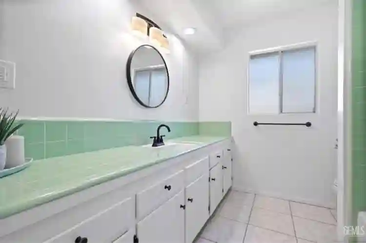 Room for Rent Shared / Bathroom