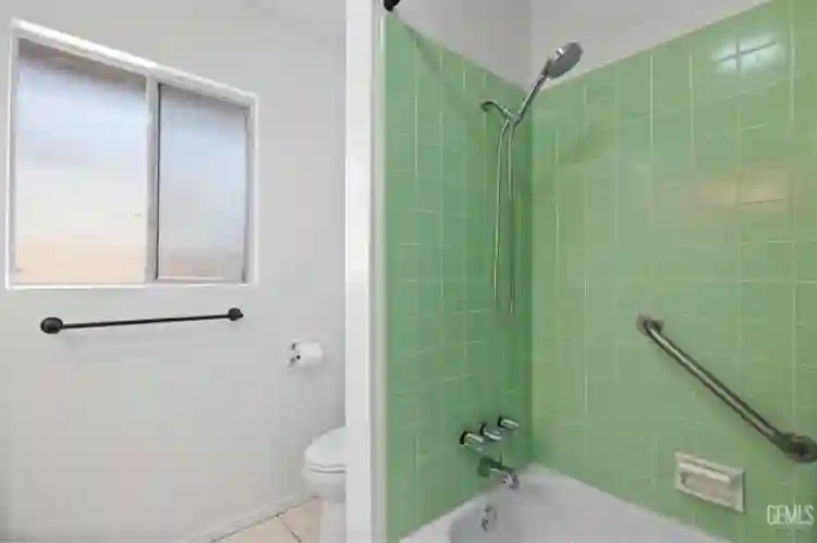 Room for Rent Shared / Bathroom