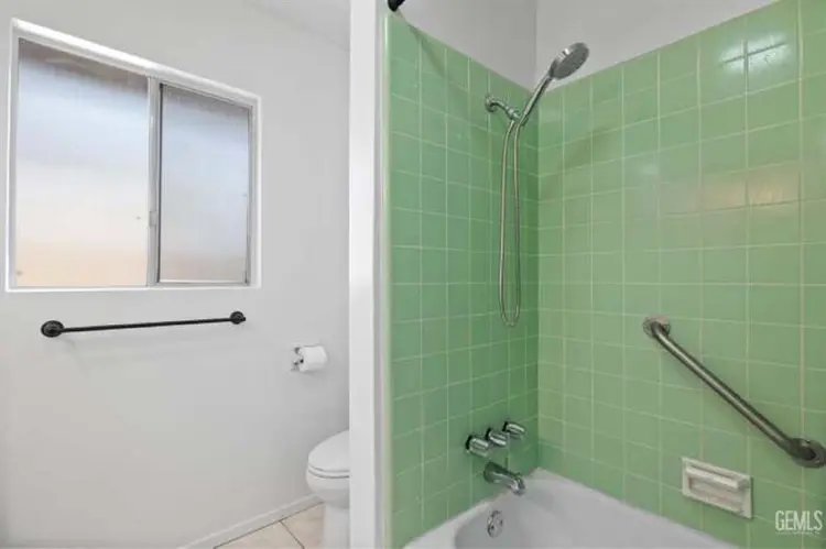 Room for Rent Shared / Bathroom